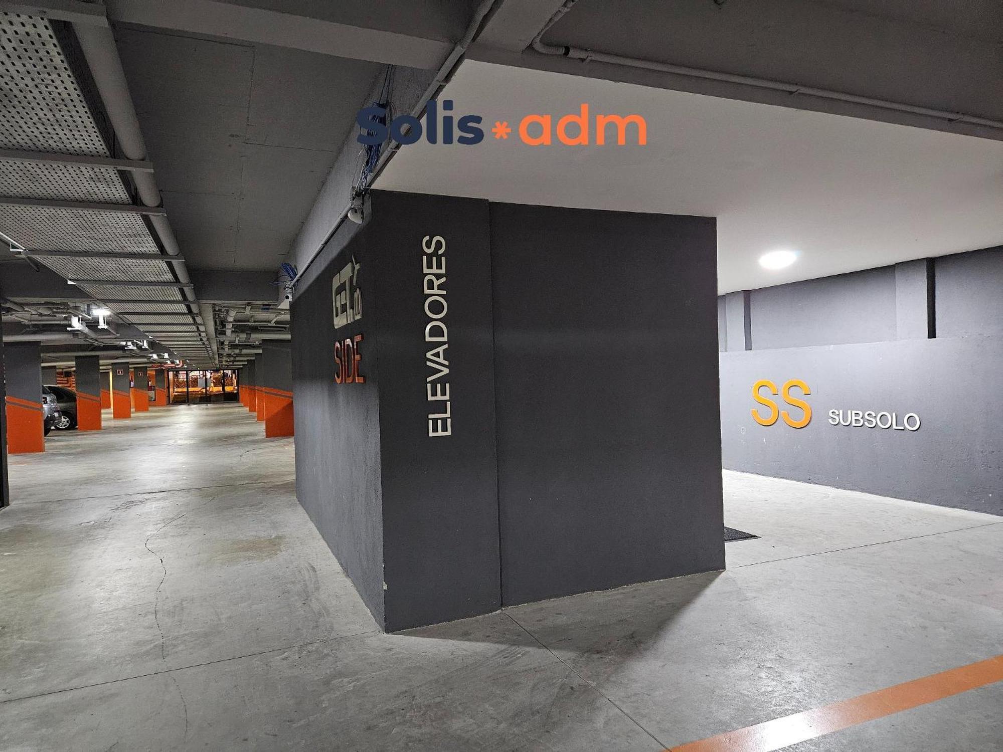 Casal A 50m Da Apartamento