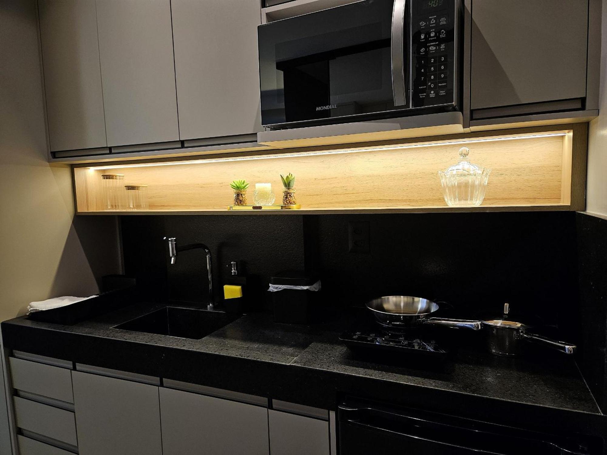 Casal A 50m Da Apartamento *